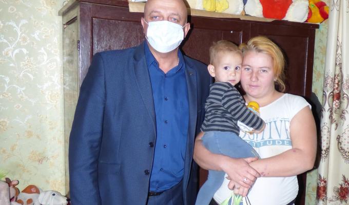 У Троїцькому районі проведено заходи до Дня усиновлення