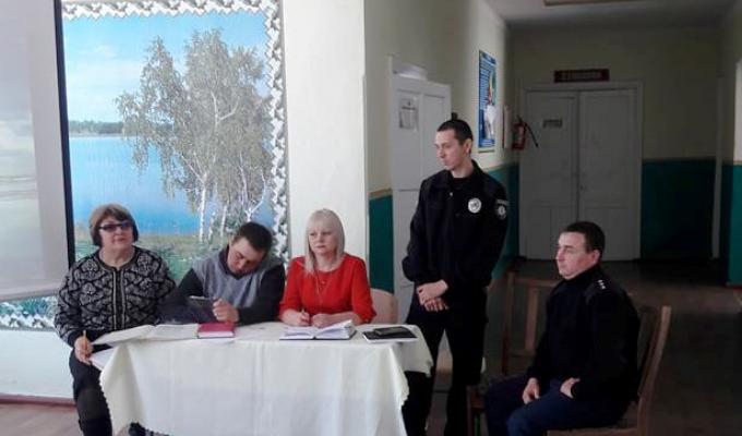 Спеціалісти служб взяли участь у загальношкільних батьківських зборах