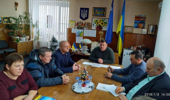 Запобігання випадків масових отруєнь бджіл при проведенні весняно-польових робіт на контролі у райдержадміністрації