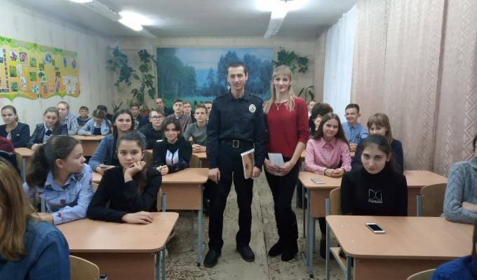 Проведено профілактичну бесіду з учнями ОЗО «Троїцький ліцей Троїцької селищної ради Троїцького району Луганської області» на тему: «Кримінальна та адміністративна відповідальність серед неповнолітніх»
