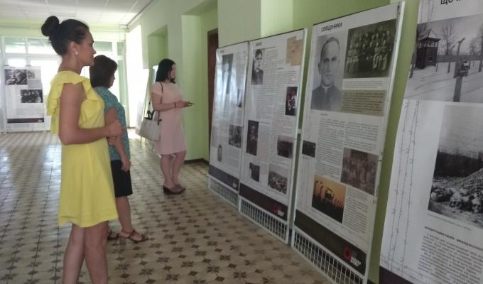 Банерна виставка «Тріумф людини. Мешканці України, які пройшли нацистські концтабори»