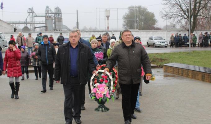Відбулося покладання до Меморіалу загиблим воїнам з нагоди Дня визволення України від фашистських загарбників