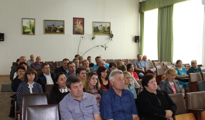 У Троїцькій  райдержадміністрації відбувся круглий стіл.