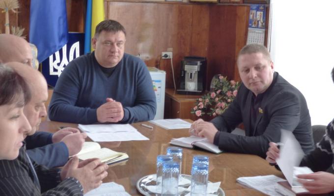 На щомісячній оперативній нараді при голові райдержадміністрації обговорили актуальні питання розвитку району
