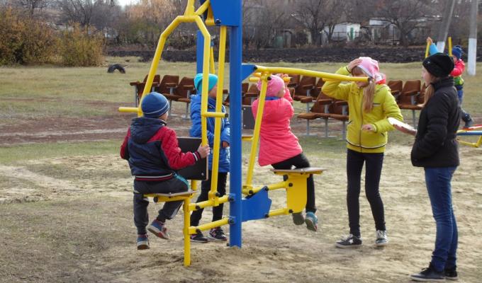 У селі Вівчарове установили спортивний майданчик