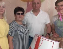 У Троїцькому юнака з числа дітей, позбавлених батьківського піклування, привітали із придбанням житла.