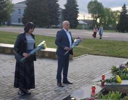 В. о. голови Троїцької райдержадміністрації Олег Сліпець вшанував пам’ять загиблих у Другій світовій війні