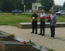 Відбулось покладання квітів до меморіалу загиблих воїнів з нагоди Дня скорботи і вшанування пам’яті жертв війни